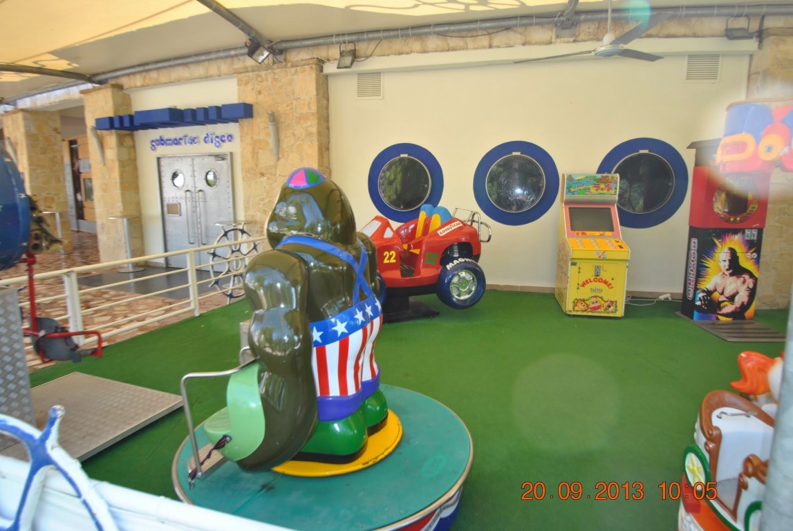 imagini hotel TITANIC LARA